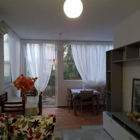Klevis * Golem (Tirana)